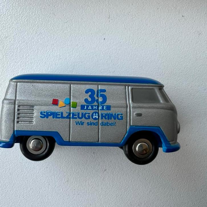 Schuco Piccolo VW Bus "35 Jahre Spielzeug Ring" met doosje, Hobby en Vrije tijd, Modelbouw | Auto's en Voertuigen, Zo goed als nieuw
