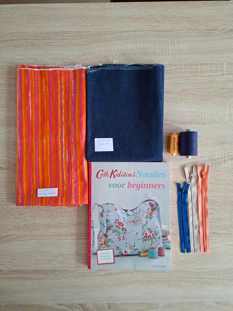 Naaipakket: Boek, Stoffen, Ritsen & Garen, Overige kleuren, 120 cm of meer, Ophalen of Verzenden, Zo goed als nieuw