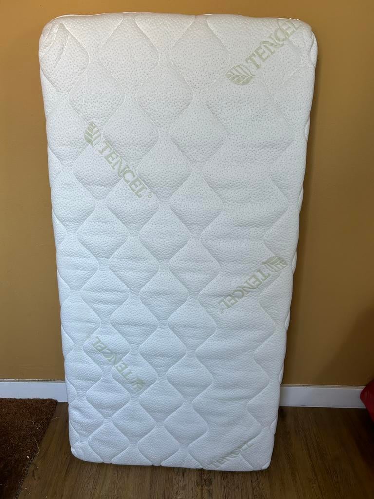 Peutermatras Tencel met toebehoren, Zo goed als nieuw, Matras, Eenpersoons, 70 cm of minder