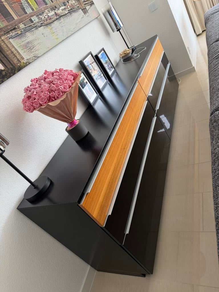 Dressoir kast hoogglans zwart met eikenhout hulsta look, Ophalen, Gebruikt, Eikenhout, 200 cm of meer