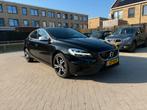Volvo V40 2.0 D4 R-Design 2017, Auto's, Volvo, Leder en Stof, Zwart, 24 km/l, Diesel