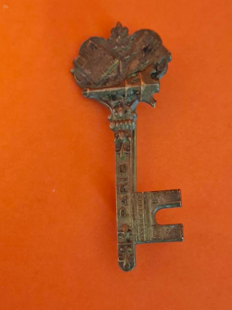 Antiek le Revers speld PARIJS 5cm hoog, Ophalen of Verzenden, Gebruikt