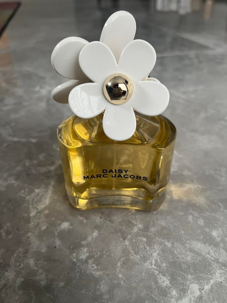 Marc jacobs daisy eau de toilette 100ml, Sieraden, Tassen en Uiterlijk, Uiterlijk | Parfum, Ophalen of Verzenden, Nieuw