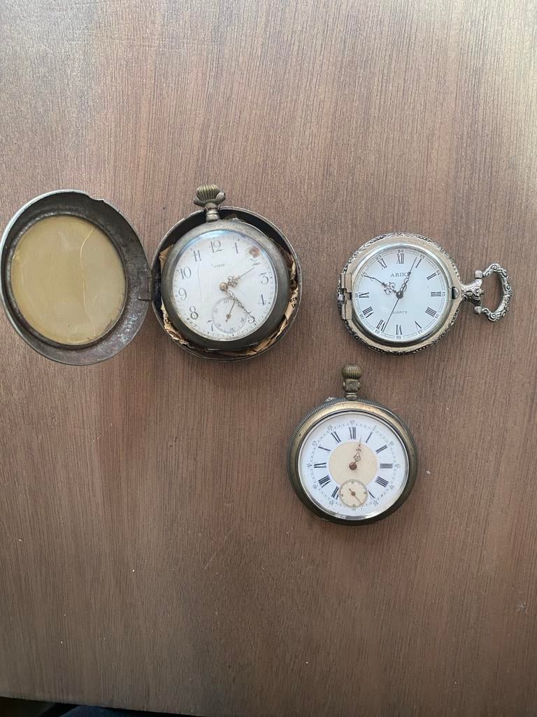 Verschillende oude Zakhorloges, defekt/slecht werkend, Overige materialen, Zakhorloge, Onbekend, Ophalen