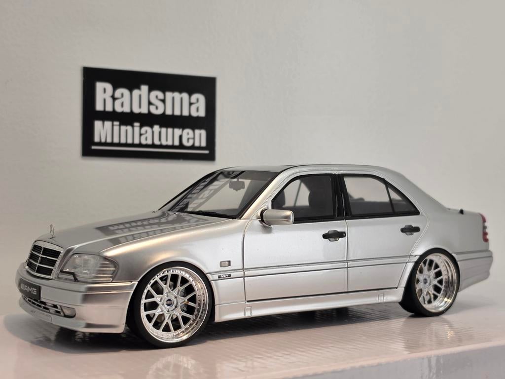 Mercedes-Benz C-Klasse W202 C36 AMG + BBS 1:18 Ottomobile, Hobby en Vrije tijd, Modelauto's | 1:18, OttOMobile, Auto, Ophalen of Verzenden