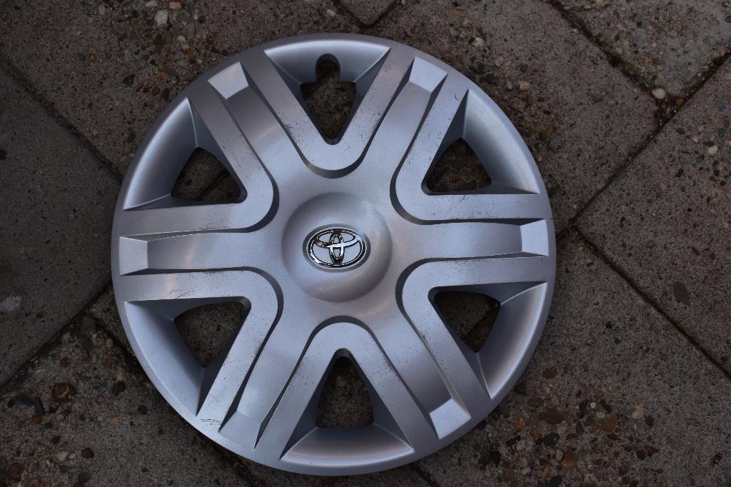 1 losse originele wieldop Toyota Avensis 16 inch, Ophalen of Verzenden, Gebruikt