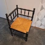 Antieke houten hoekstoel deze is zwart geverfd, Antiek en Kunst, Ophalen