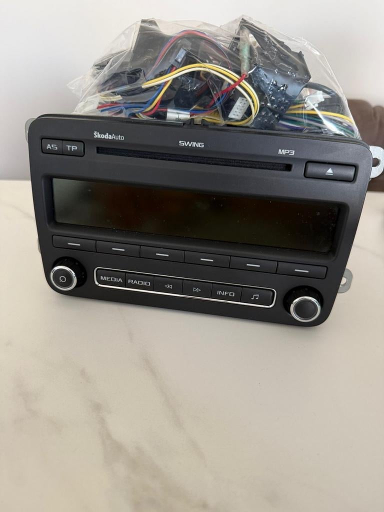 SkodaAuto Swing MP3 Radio CD-speler met bedrading, Ophalen of Verzenden, Zo goed als nieuw