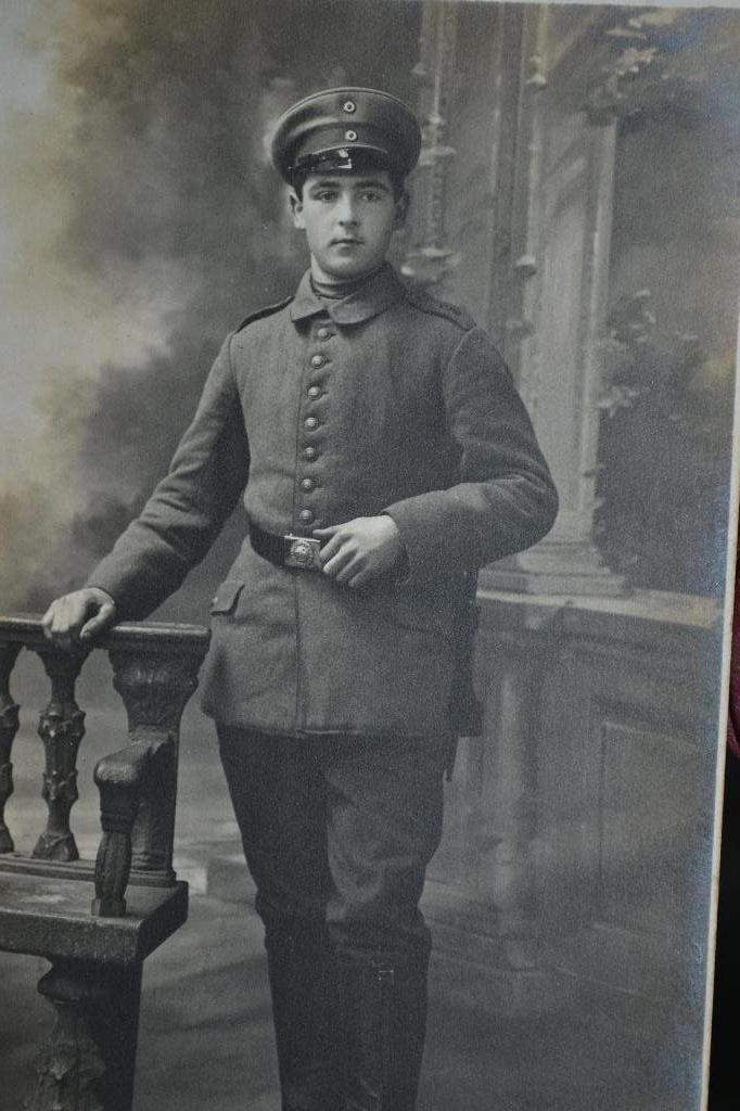 duitsland 1915 fotokaart soldaat uniform  ww1, Ophalen of Verzenden, Voor 1920, Gelopen, Sterren en Beroemdheden