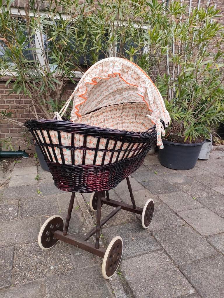 Oud wiegje - rieten mand - retro, Ophalen, Gebruikt, Wieg