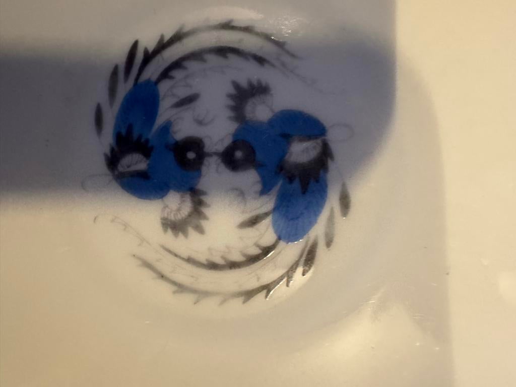 Meissen bord met blauw-witte patronen, Antiek en Kunst, Antiek | Servies los, Verzenden