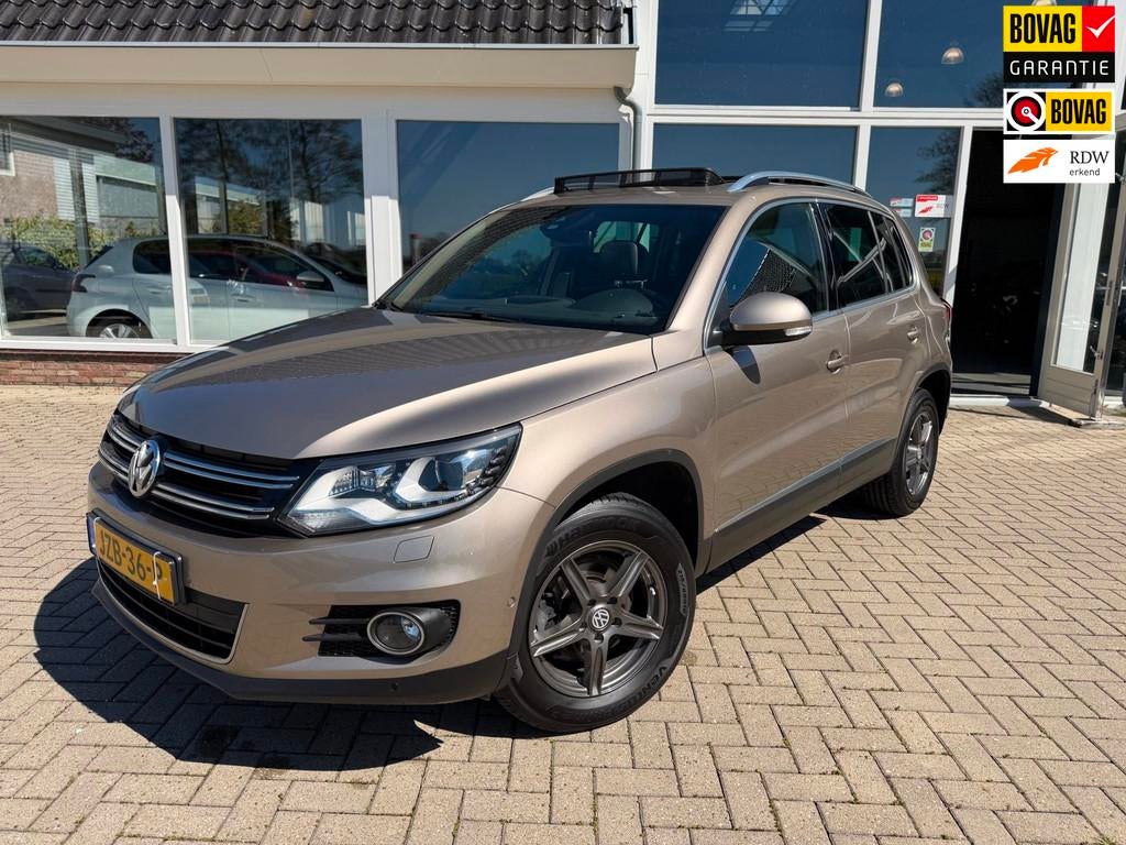 Volkswagen Tiguan 2.0 TSI Sport&Style/ 4Motion/ Face-life mo, Auto's, Volkswagen, Automaat, Gebruikt, Zwart, Bruin