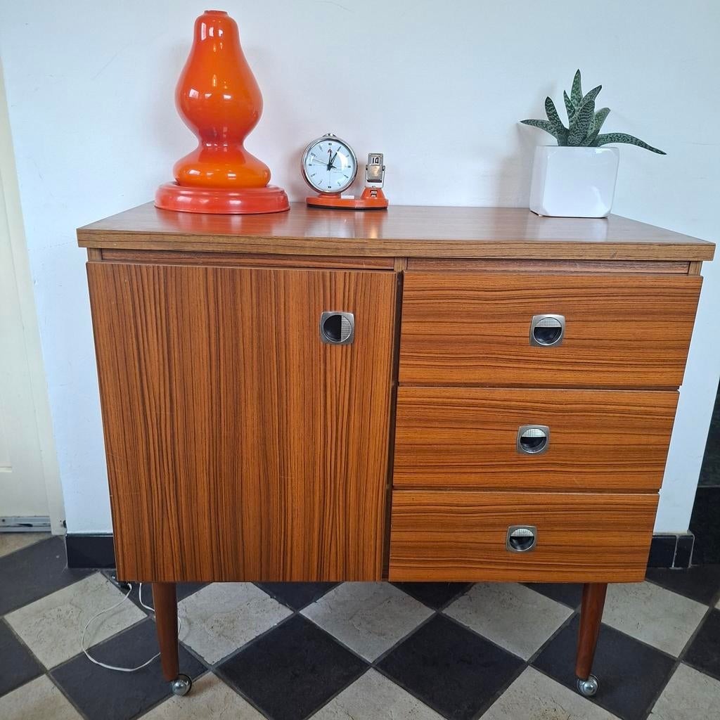 Vintage mid century scandinvaisch kastje op wieltjes, Ophalen, Gebruikt, 25 tot 50 cm, 50 tot 100 cm