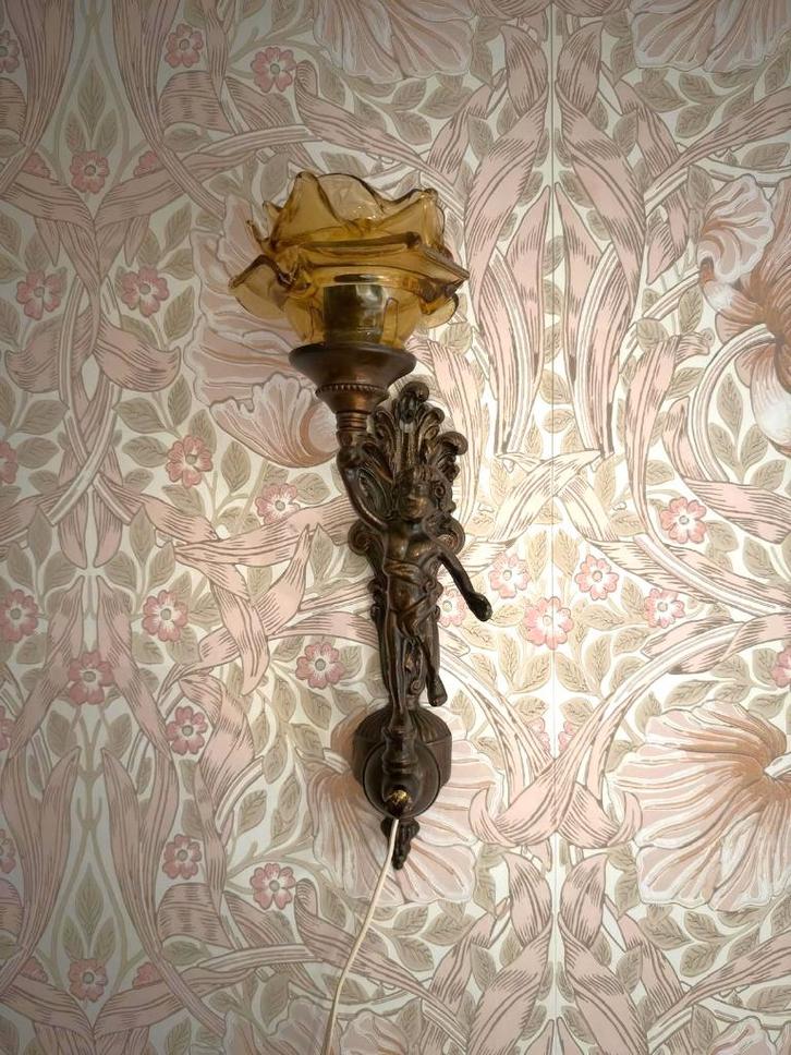 Art Nouveau wandlamp jongen met fakkel, Huis en Inrichting, Lampen | Wandlampen, Zo goed als nieuw, Glas, Metaal, Ophalen of Verzenden