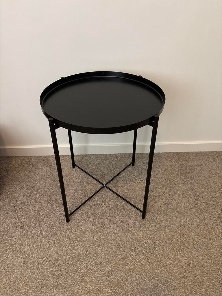 IKEA bijzettafel Gladom, zwart, Huis en Inrichting, Tafels | Bijzettafels, Minder dan 55 cm, Metaal of Aluminium, Rond, Nieuw