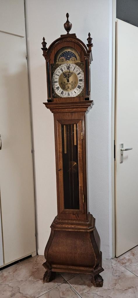 Prachtige notenhout staande klok met maanstand, Ophalen