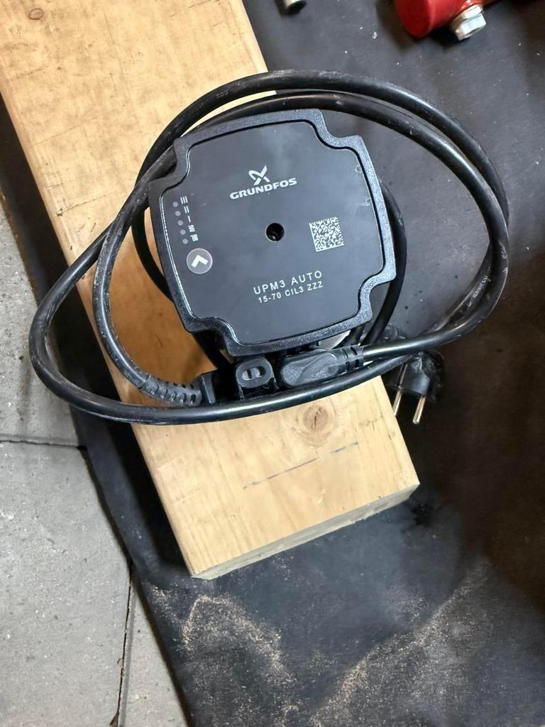 Grundfos UPM3 AUTO pomp 15-70 CIL3 ZZZ - 6maanden oud., Doe-het-zelf en Verbouw, Minder dan 30 cm, Overige typen, Minder dan 60 cm