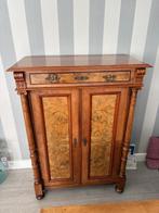 Antieke meidenkast, Ophalen