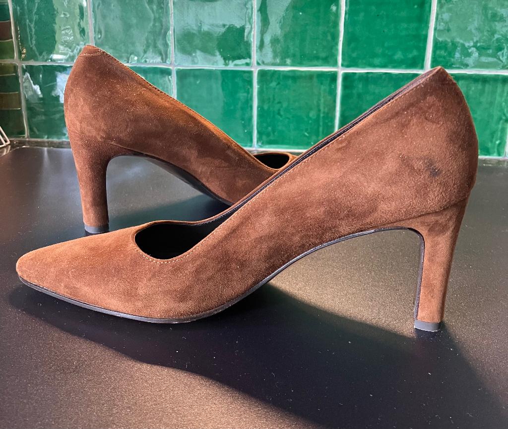Panara bruin suède pumps, Pumps, Ophalen of Verzenden, Zo goed als nieuw, Bruin