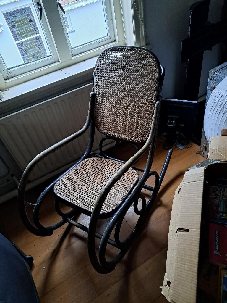 schommelstoel rotan / riet 1975, Huis en Inrichting, Stoelen, Ophalen, Gebruikt, Bruin, Riet of Rotan