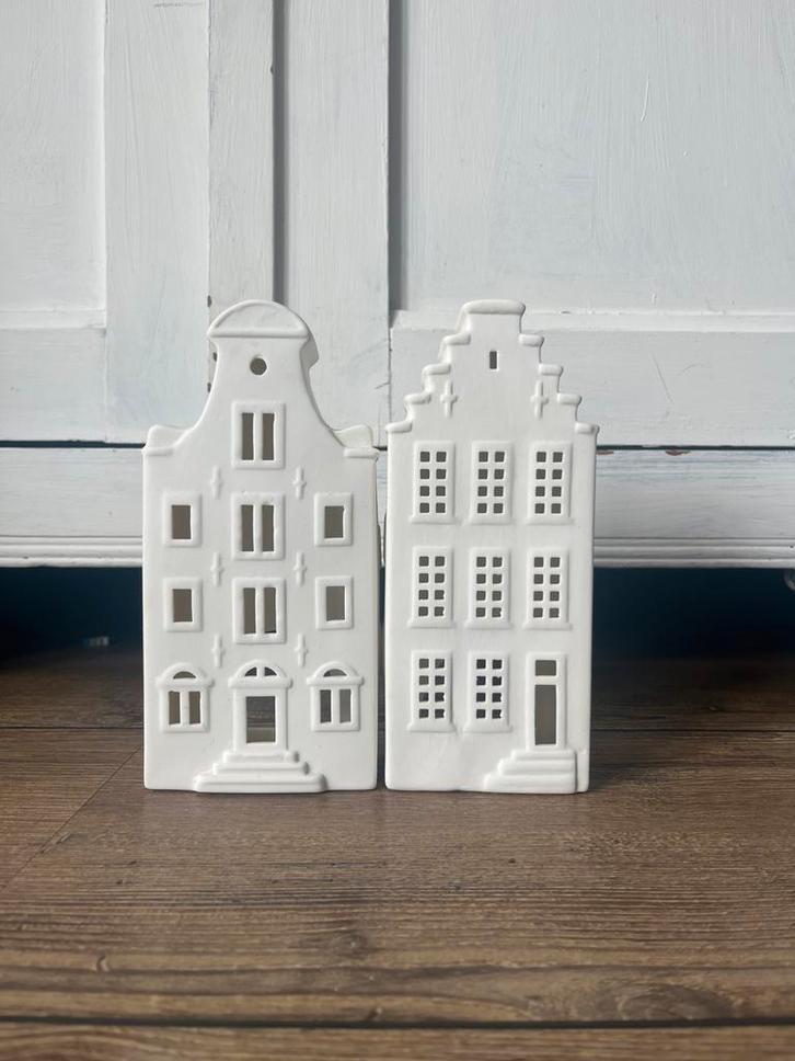 Twee Dille & Kamille huisjes - wit keramiek, Huis en Inrichting, Woonaccessoires | Overige, Zo goed als nieuw, Steen/keramiek