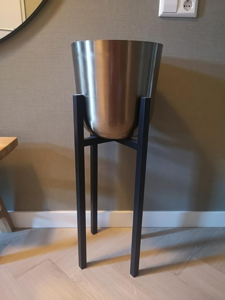 Bloempot goud op hoge standaard, Ophalen, Halfschaduw, Minder dan 100 cm