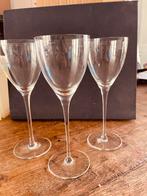 3 sierlijke wijnglazen, 22 cm hoog, Antiek en Kunst, Antiek | Glas en Kristal, Ophalen