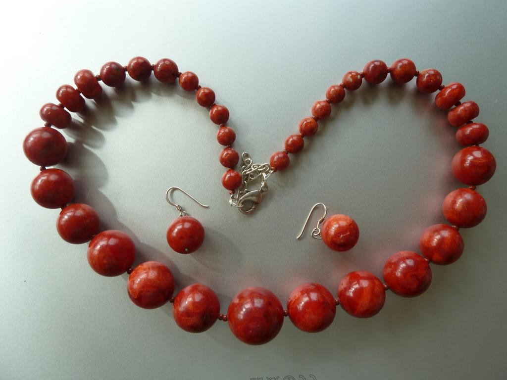 Rood koraal collier, ketting, met bijpassende oorbellen zgan, Sieraden, Tassen en Uiterlijk, Kettingen, Zo goed als nieuw, Steen of Mineraal