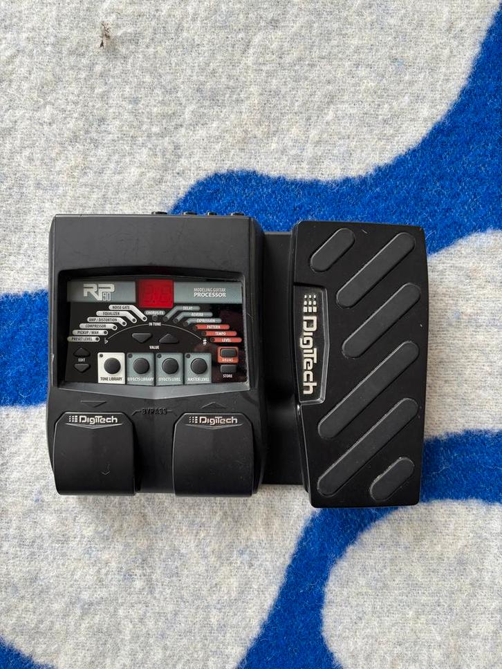 DigiTech RP90 Modeling Guitar Processor - Multi-effect, Muziek en Instrumenten, Effecten, Zo goed als nieuw, Chorus, Delay of Echo