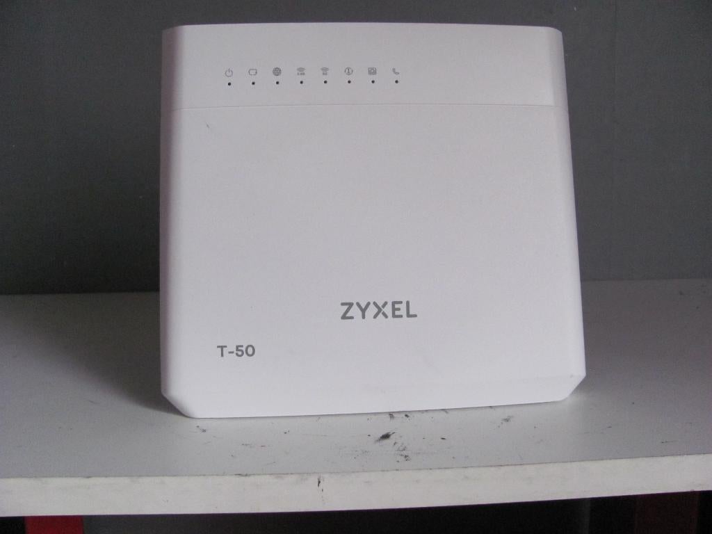 Zyxel T-50 router/modem vmg8825-t50, Computers en Software, Routers en Modems, Ophalen of Verzenden, Zo goed als nieuw, Router met modem