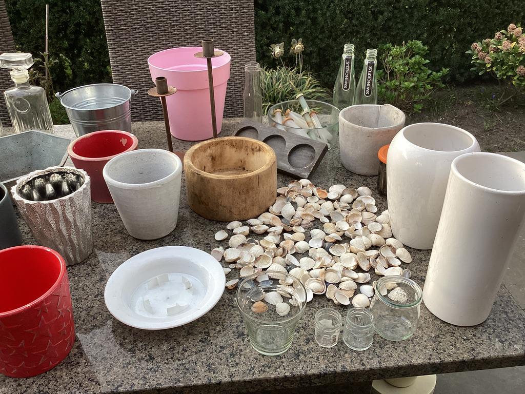 Bloempotten,vazen,,schelpen,mandjes,sierflessen,rieten mand, Rond, Ophalen of Verzenden, Zo goed als nieuw, Aardewerk