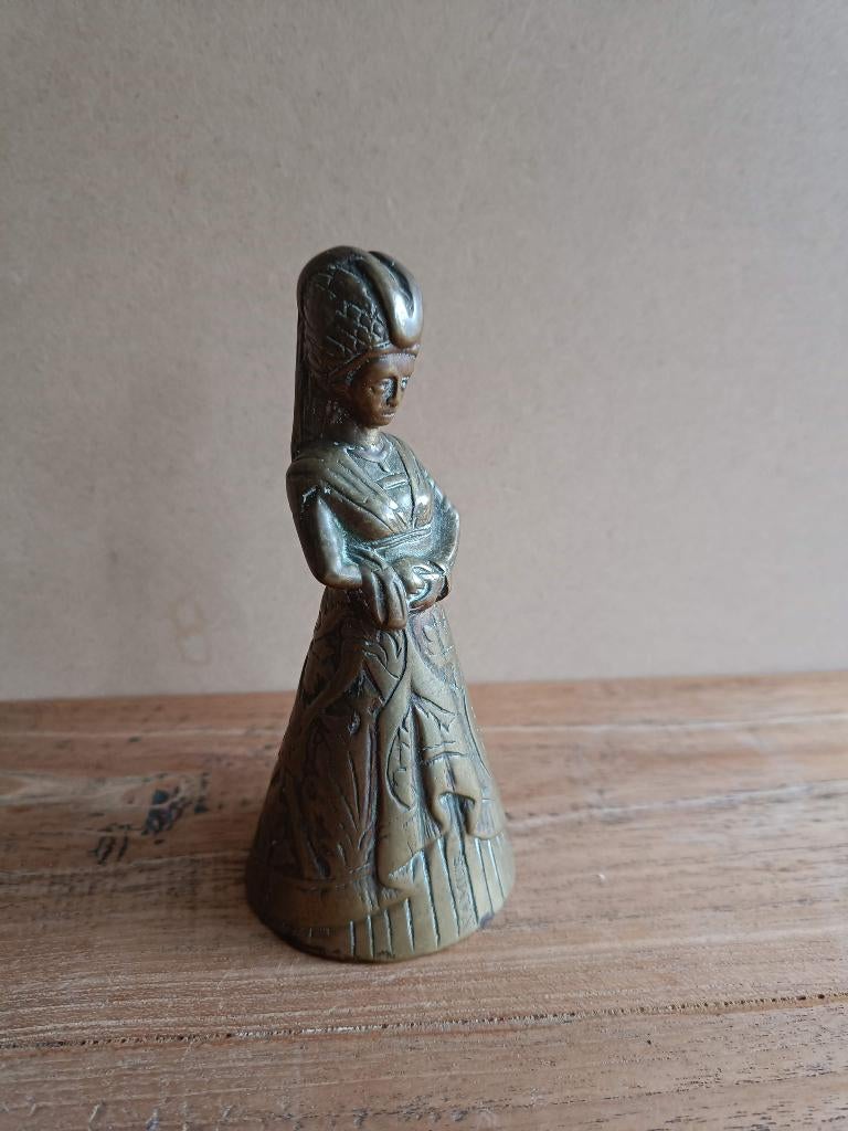 Tafelbel, Middeleeuwse dame 'Namur', Antiek en Kunst, Antiek | Koper en Brons, Ophalen of Verzenden, Koper