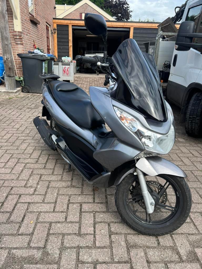 Honda pcx150, Motoren, Ophalen, Zo goed als nieuw