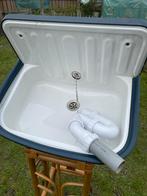 Uitstort wasbak met sifon en afvoer, Ophalen of Verzenden, Gebruikt, Wastafel