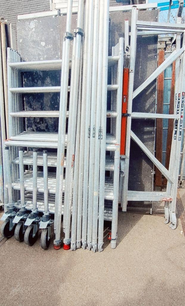 Te koop hele nette zgan altrex 5200 serie 4 Voorloopleuning, Doe-het-zelf en Verbouw, Steigers, Altrex, Ophalen of Verzenden, Zo goed als nieuw