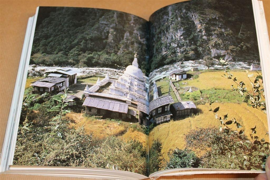 Odyssey Bhutan — Reisgids Himalaya Koninkrijk, Boeken, Overige merken, Europa, Ophalen of Verzenden, Zo goed als nieuw