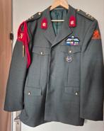 Dt 2000 generale staf  jas met emblemen met rode erekoord, Verzamelen, Militaria | Algemeen, Ophalen of Verzenden, Landmacht, Nederland