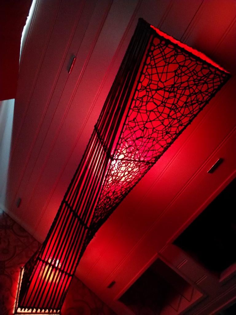 Prachtige vloerlamp rood stof met hout, Ophalen of Verzenden, Gebruikt, Stof, 150 tot 200 cm