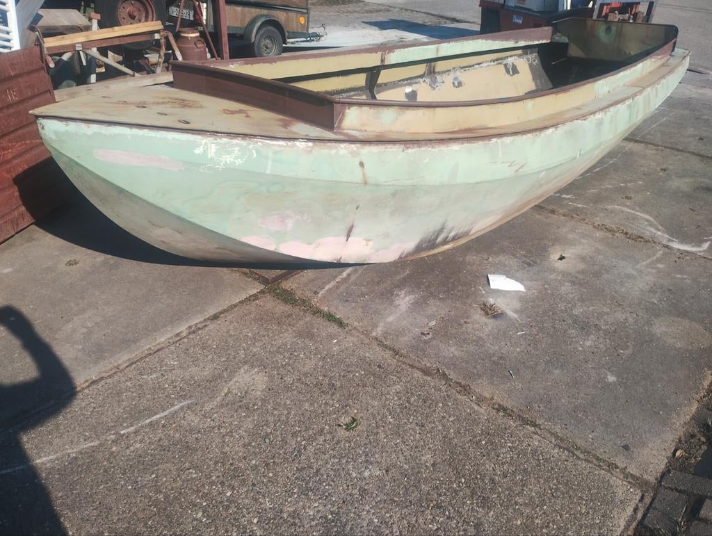 Casco vlet 5,60mtr, Watersport en Boten, Motorboten en Motorjachten, Gebruikt, Staal, Benzine, Buitenboordmotor, Minder dan 10 pk