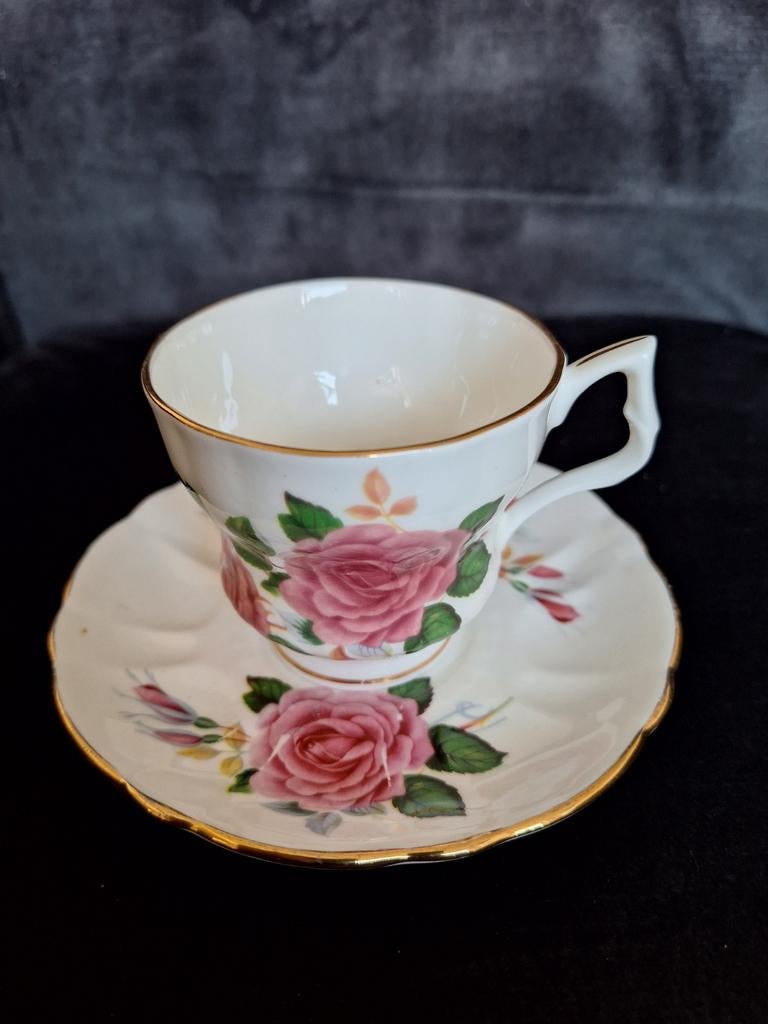 Royal Windsor 'Pink Roses' kop en schotel, Antiek en Kunst, Antiek | Servies los, Ophalen of Verzenden