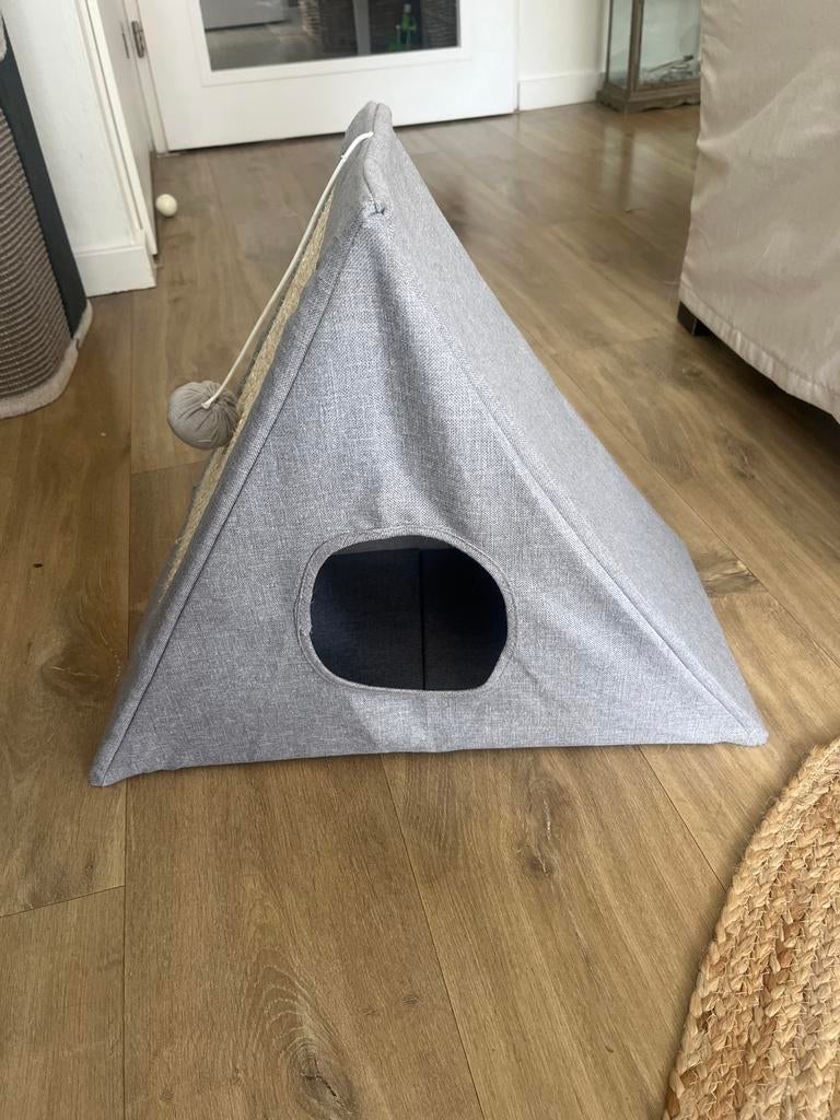 Kattenhuisje inclusief krabplank, Ophalen, Zo goed als nieuw, Krabpaal