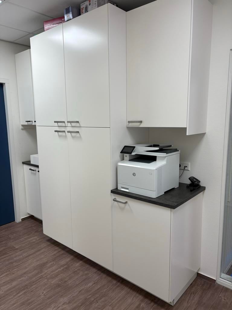 IKEA Kastenwand: 2 hoge kasten, 1 met werkblad, Ophalen, Overige materialen, Gebruikt, 200 cm of meer