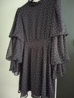 Nieuw zwart jurkje dots pofmouw Y.A.S, Kleding | Dames, Jurken, Ophalen of Verzenden, Nieuw, Zwart, Boven de knie