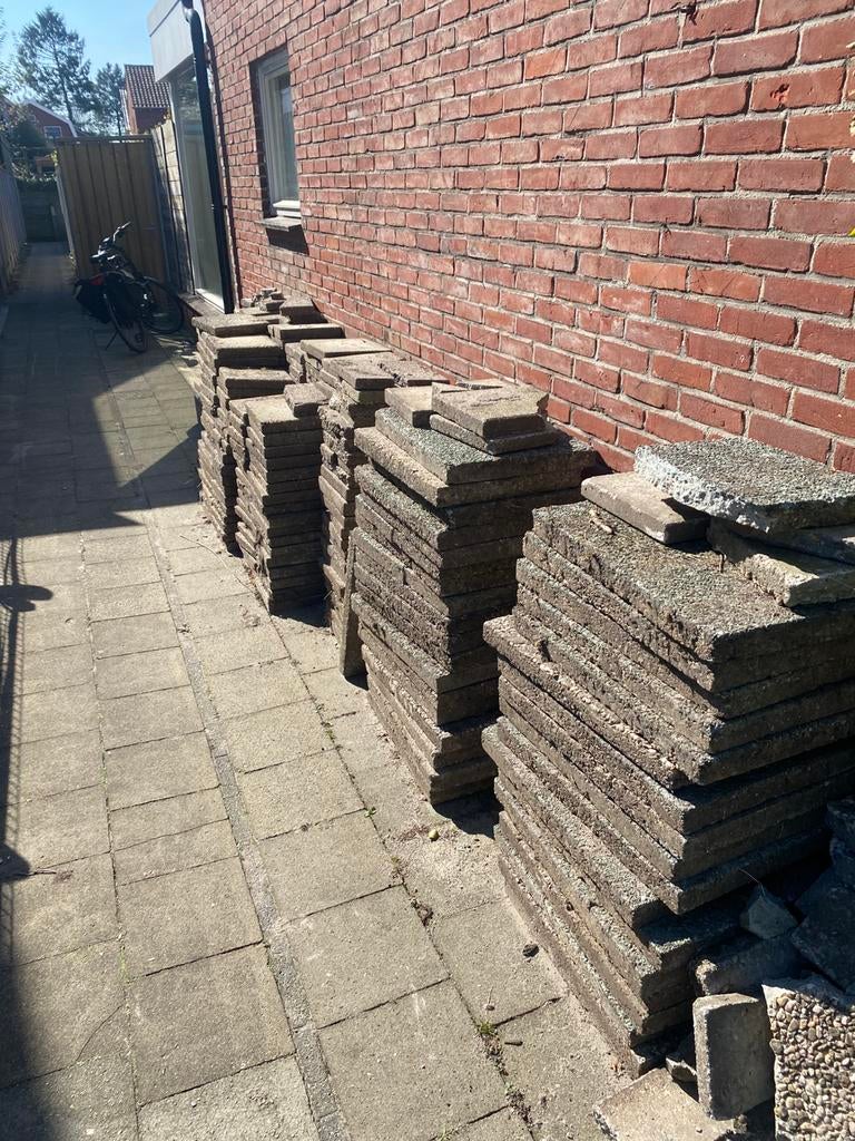 Gratis op te halen 20m2stoeptegels en 8,5m2 grindtegels, Tuin en Terras, Ophalen of Verzenden, Zo goed als nieuw, Beton, Terrastegels