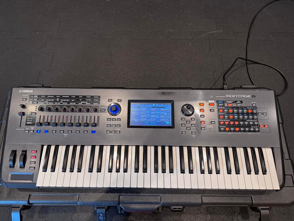 Yamaha montage 6 incl. Gator TSA61 case, Muziek en Instrumenten, Ophalen, Met midi-aansluiting, Yamaha, 61 toetsen