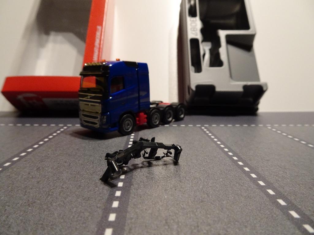 467 herpa 304788-005 volvo fh 4-as trekker blauw 1:87 truck, Hobby en Vrije tijd, Modelauto's | 1:87, Nieuw, Bus of Vrachtwagen