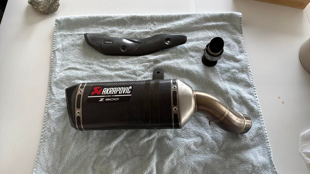 Akrapovic carbon kawasaki z900 2020-2024 (Antwerpen), Motoren, Ophalen, Gebruikt