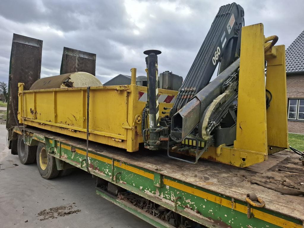 Kraancontainer en diverse haakarm containers, Ophalen