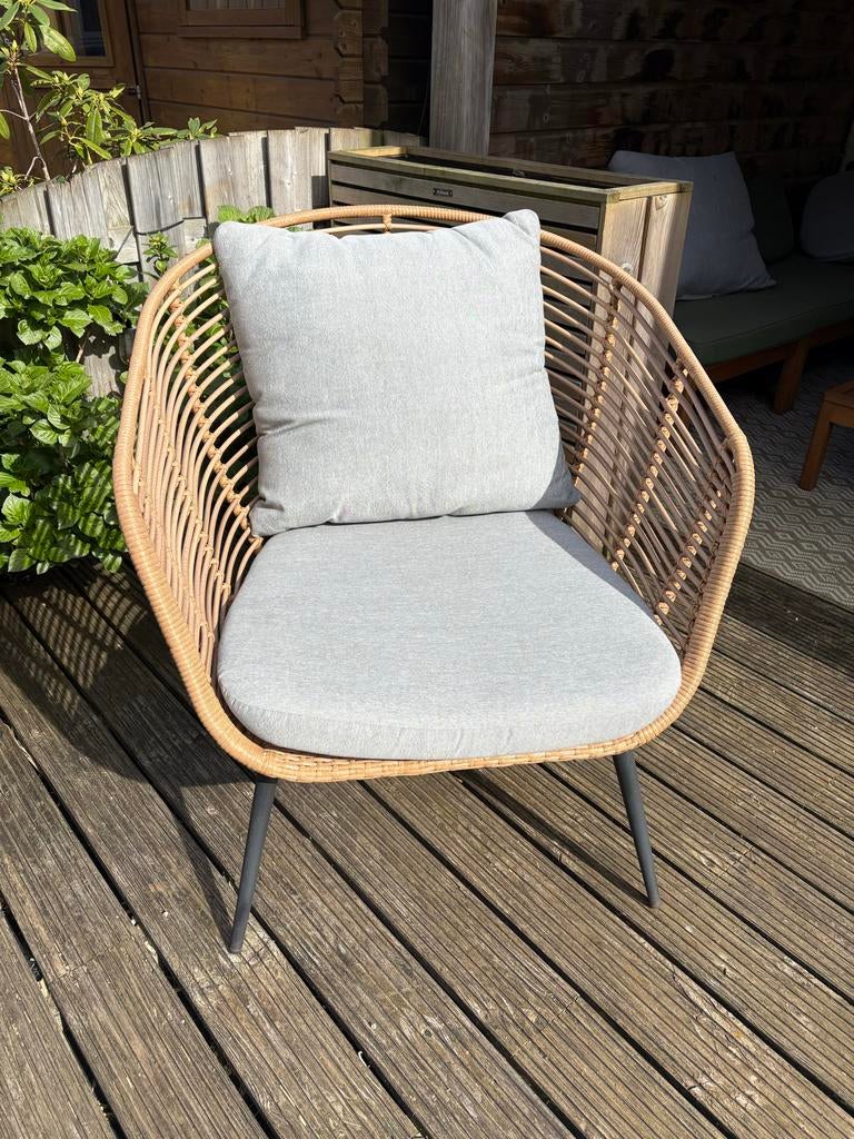 Stijlvolle rotan tuinstoel met kussen, Tuin en Terras, Ophalen, Zo goed als nieuw, Rotan