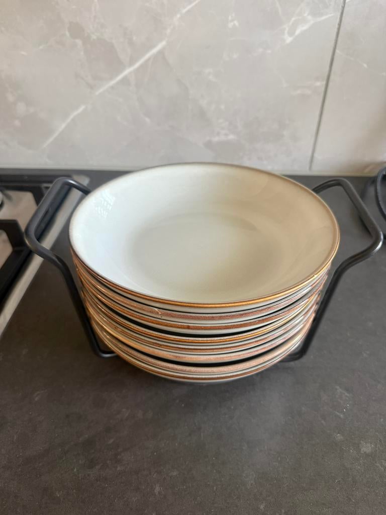 Ikea gladelig borden en mokken set compleet, Huis en Inrichting, Keuken | Servies, Ophalen of Verzenden, Zo goed als nieuw, Bord(en)